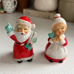 Vintage Santa and Mrs. Claus Figurine Set - Salt & Pepper Shakers